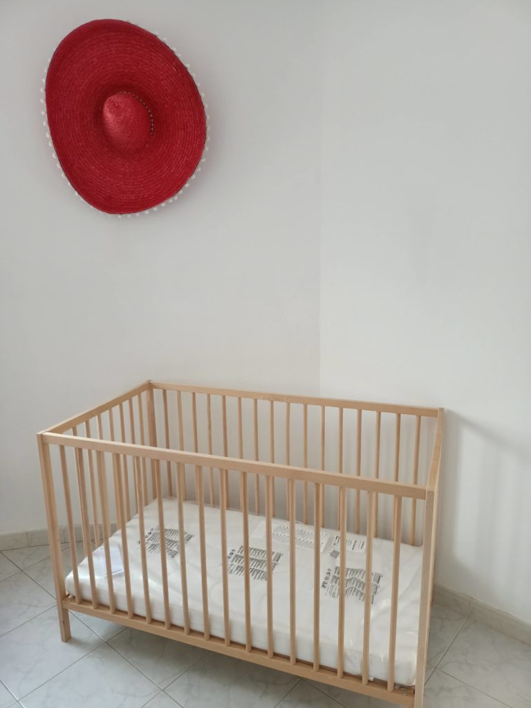 baby cot
