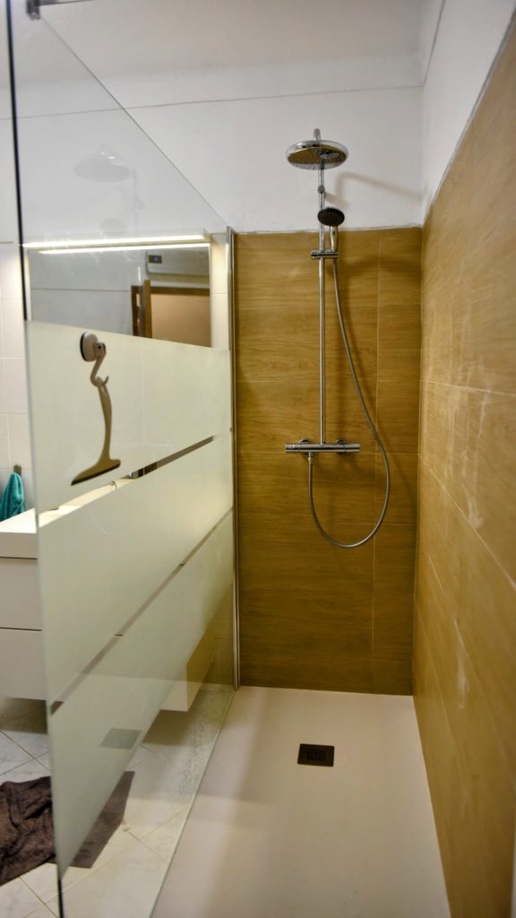 Nouvelle salle de bain (grande) 1